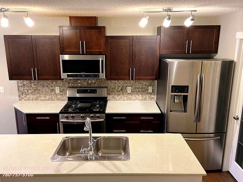 Edmonton Apartment for rent - 3 Bedrooms — photo 2