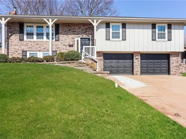 3022 S Kendall Dr, Independence, MO 64055