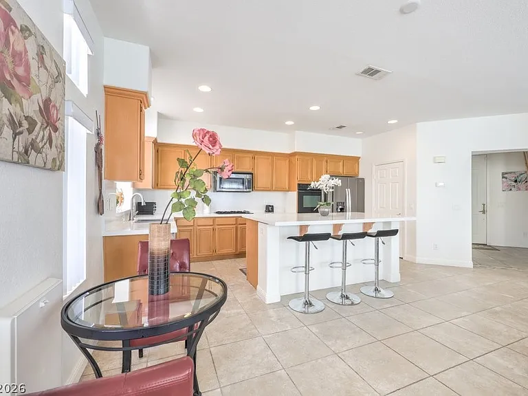 437 Eternity St — Photo 10