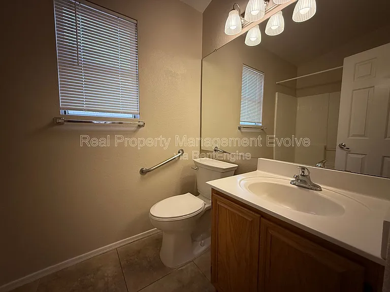 6814 W Louise Dr — Photo 19