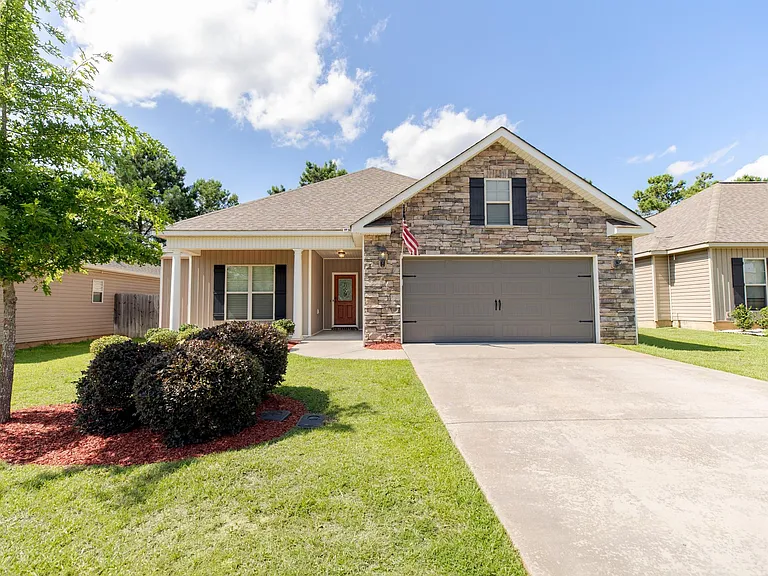 Beautiful front yard w/2 car garage access