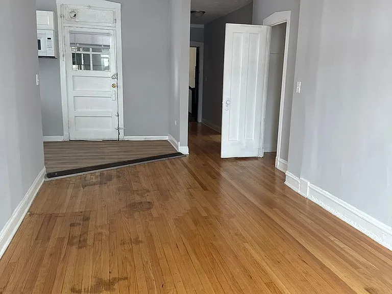 SPACIOUS 2 BEDROOM APARTMENTS AVAILABLE — Photo 26