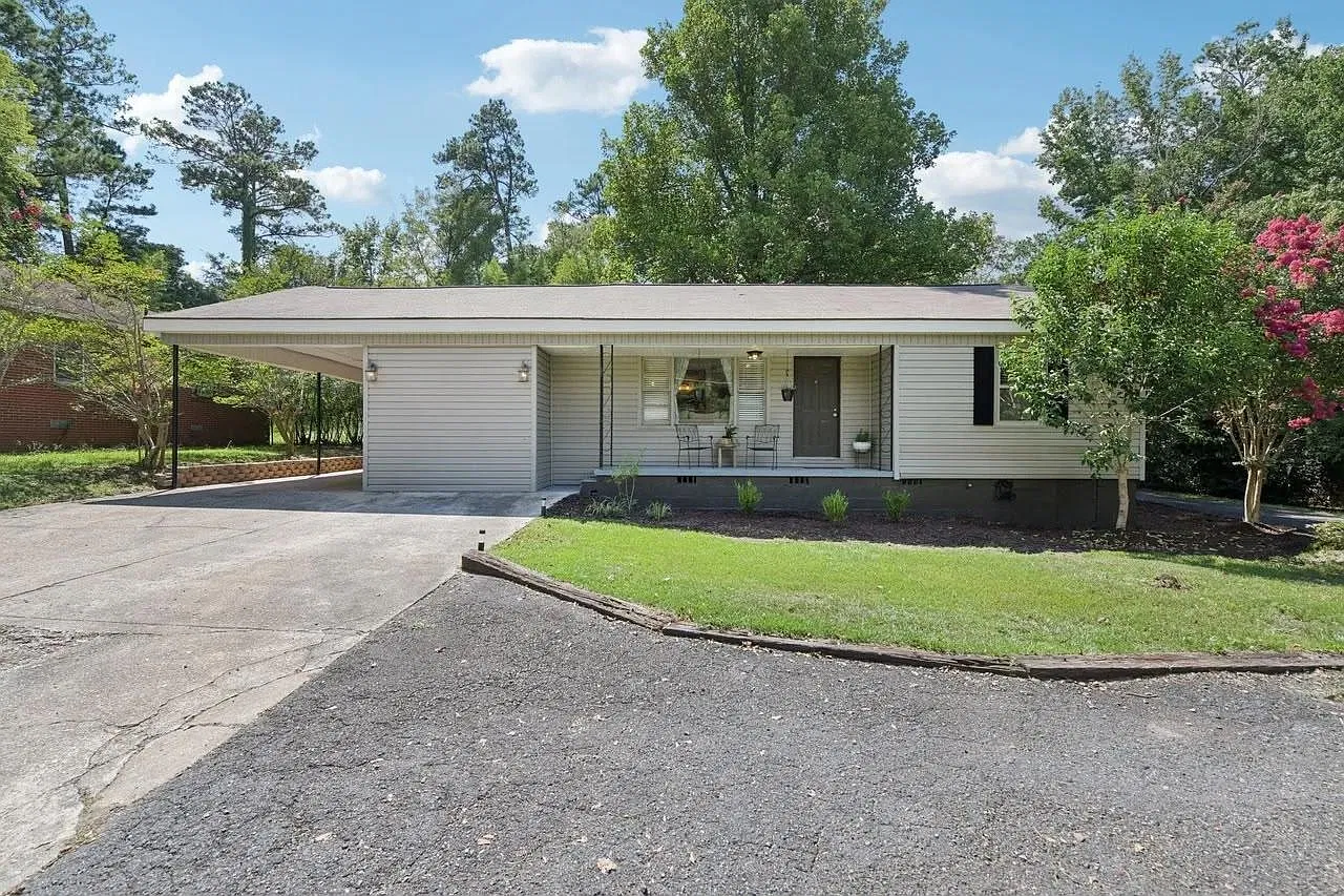 2 bed, 1.0 bath, 1160 sqft, $950 — Photo 1
