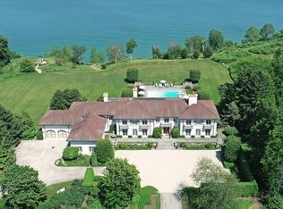 700 Crab Tree Ln, Lake Bluff, IL 60044