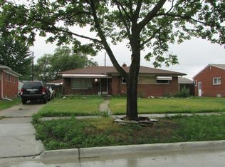 27233 E Crestmont St, Roseville, MI 48066