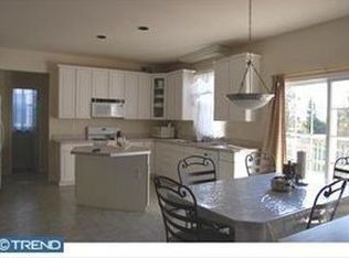 692 Sheldon Dr, Warminster, PA