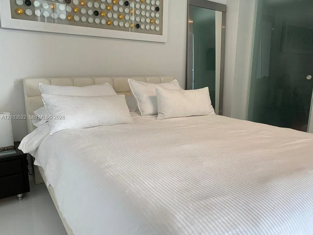 Trump Royale Condo — Photo 2