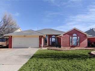 904 Westbury Ter, Yukon, OK 73099
