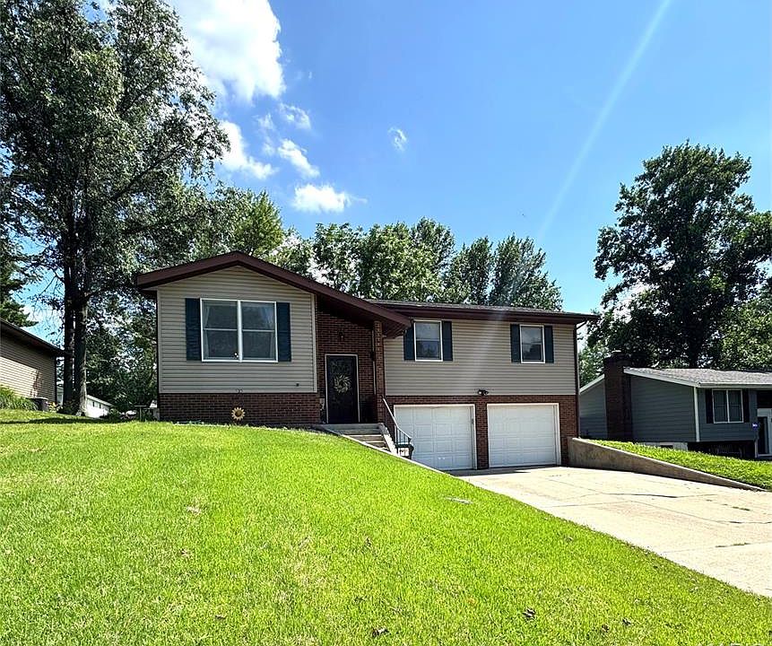 1st image of 145 Lake Vista Dr