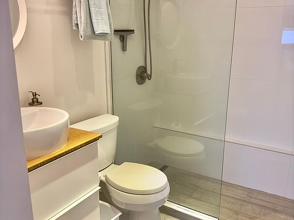 2nd image of 1035 Avenida Ashford APT 1205
