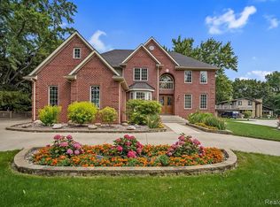 728 Troyvally St, Troy, MI 48098