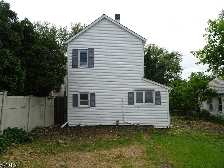 689 Sayre Ave — Photo 24