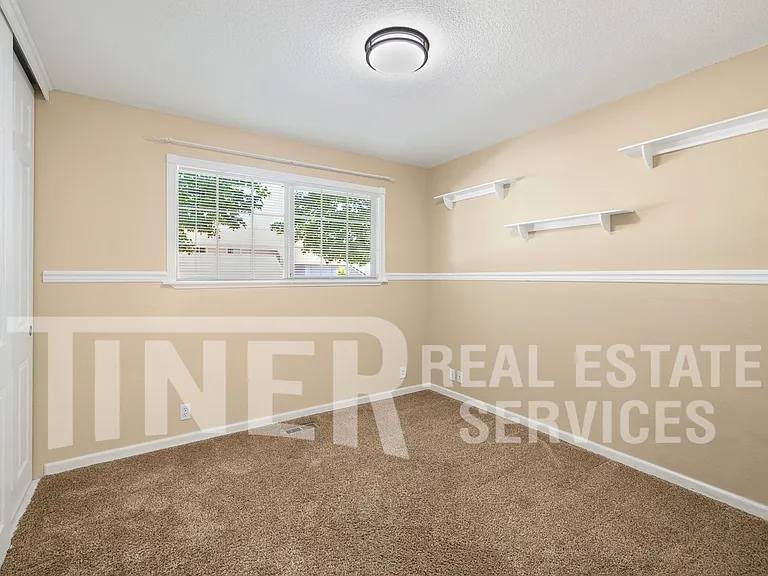 1721 Oakwood Dr — Photo 15