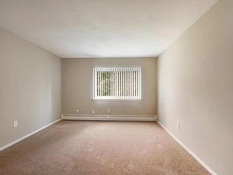 Bayside Country Club Apartments — Photo 49