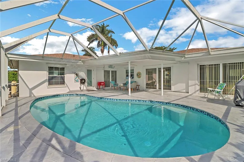 4 bed, 2.0 bath, 1858 sqft, $4,000 — Photo 1