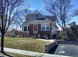 84 Branton Pl, Albertson, NY 11507