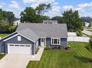 408 Savannah Dr, Walworth, WI 53184