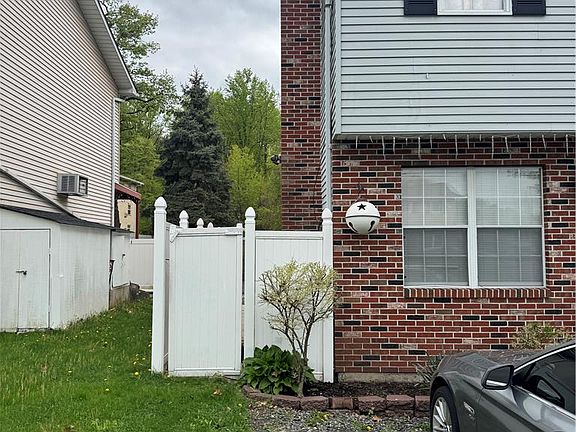 2nd image of 2608 Arch St SW