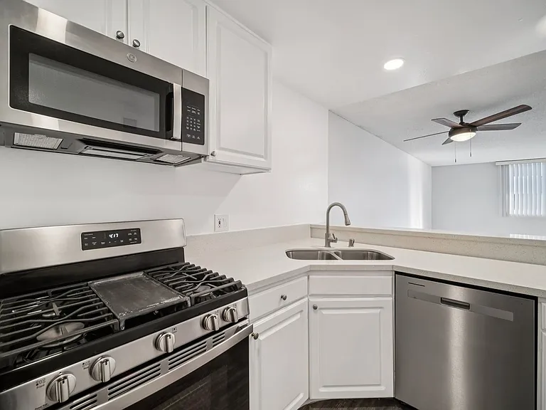 4200 Harbor Blvd — Photo 27