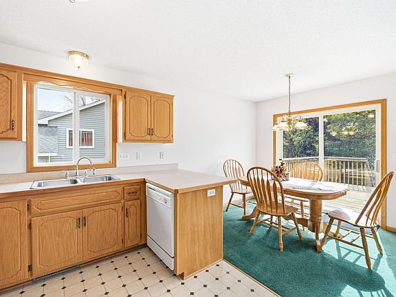 3rd image of 524 Weaver Blvd