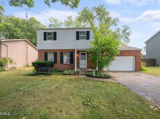5722 Centerview Dr, Sylvania, OH 43560