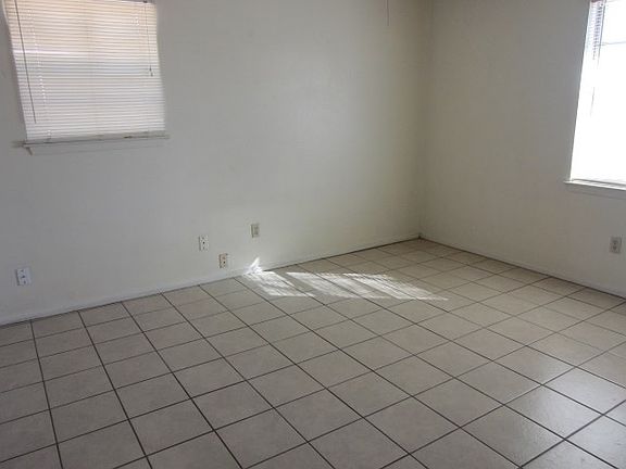 2nd image of 4704 Seminole Dr