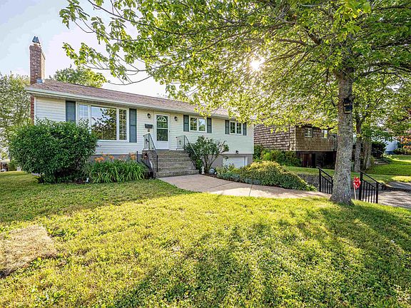 2nd image of 8 Windward Ave