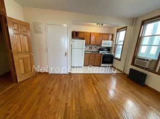 24-38 33rd St #2F, Astoria, NY 11102