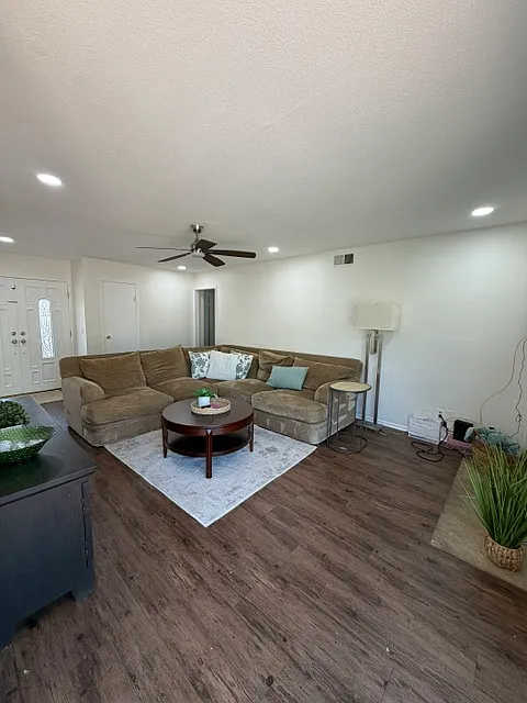3 bed, 1240 sqft, $1,000 — Photo 3