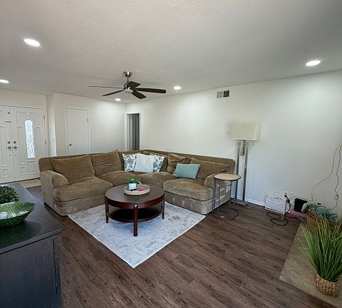 3rd image of 413 Lewis Pl