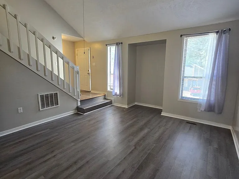 6484 Kelmscot Ct — Photo 6