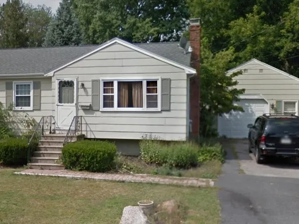 221 Ruthellen Rd, Bellingham, MA 02019