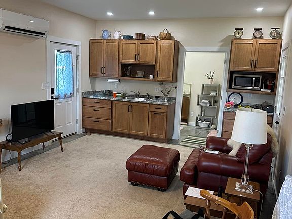 5th image of 450 Mills Ln