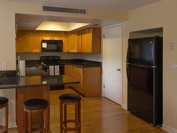 3rd image of 4232 Fairway Cir