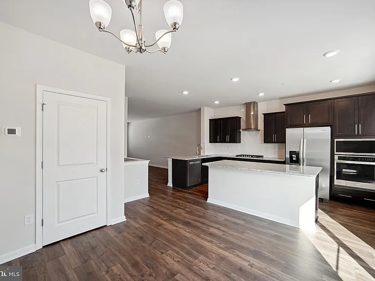 858 Amity St — Photo 9