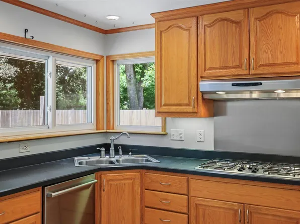 8378 Groveland Rd, Saint Paul, MN 55112