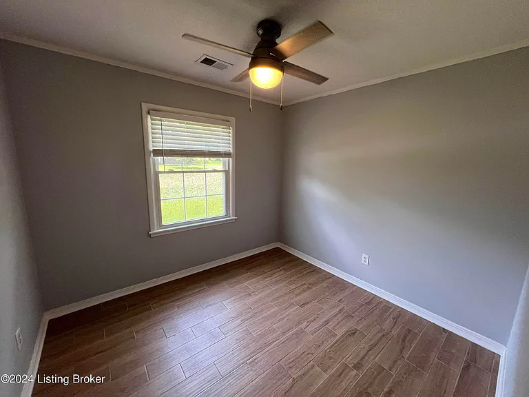 2307 Medford Ln — Photo 7