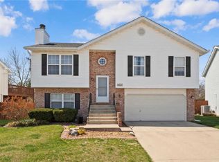 311 Sweetwater Ln, O'Fallon, IL 62269