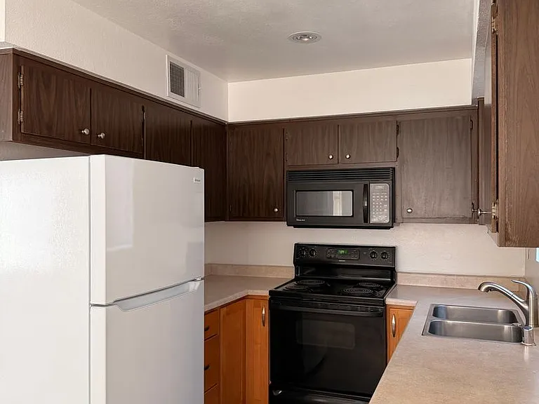 80 Mina Ave — Photo 12