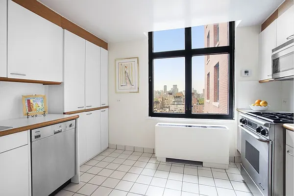 Sold by Stribling | media 13