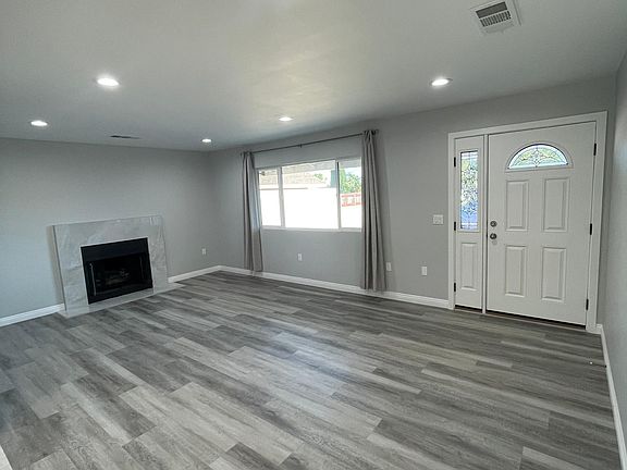 3rd image of 1615 E Deodar St
