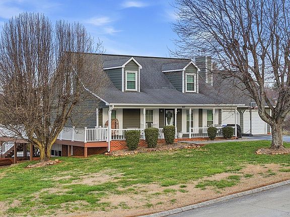 3rd image of 867 Foxglove Ln
