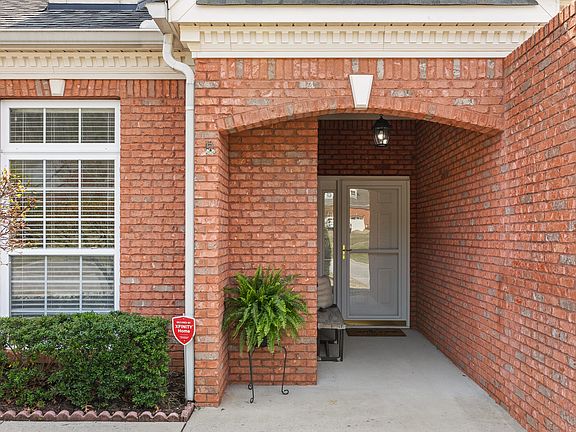 2nd image of 716 Outlook Ln