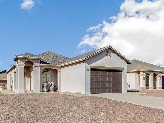 3rd image of 229 Flor Acacia Ct