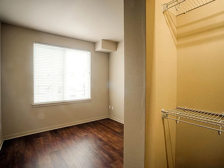 Saxe Apartments — Photo 66