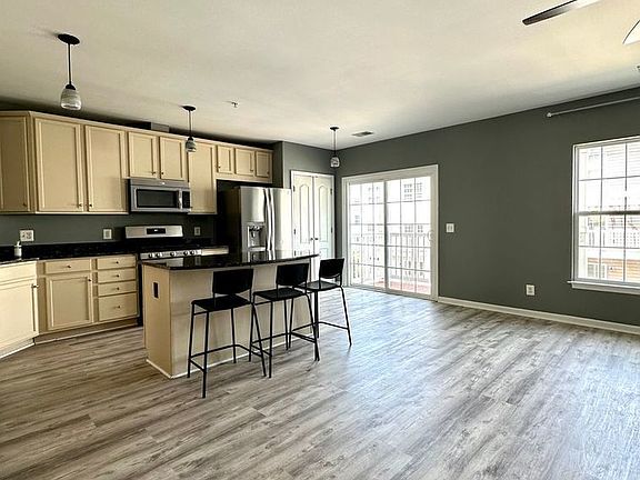 2nd image of 15231 Leicestershire St