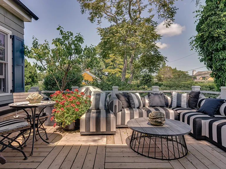 12 Huntington Ln — Photo 37