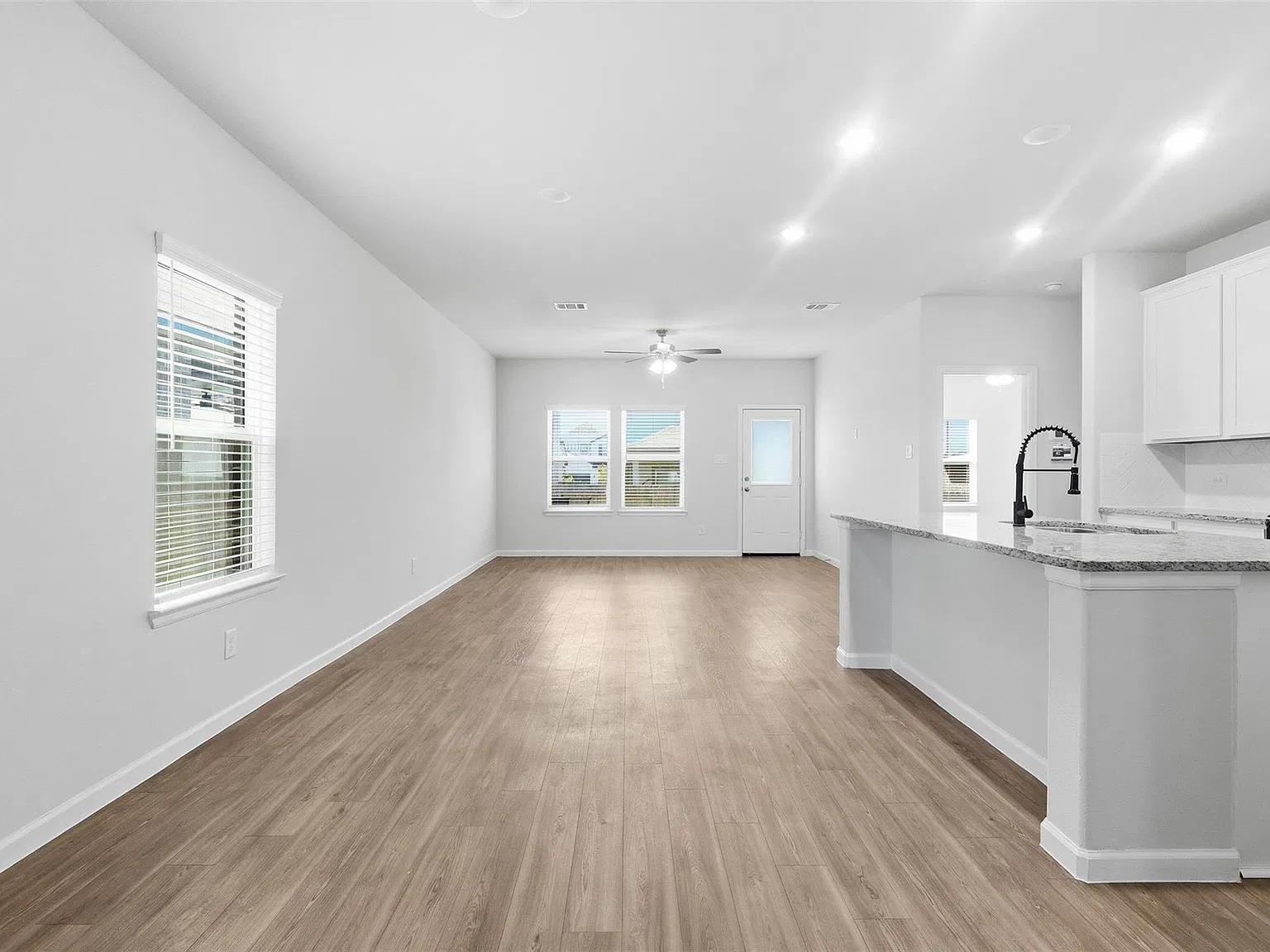 4 bed, 2.5 bath, 2160 sqft, $2,350 — Photo 3