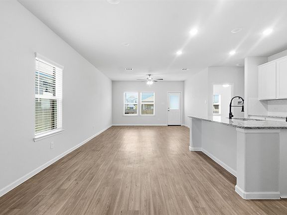 3rd image of 29 Valiant Ridge Trl