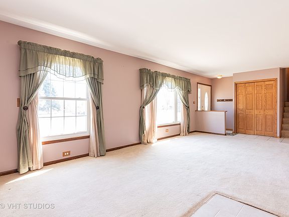 3rd image of 8140 Kingsbury Dr